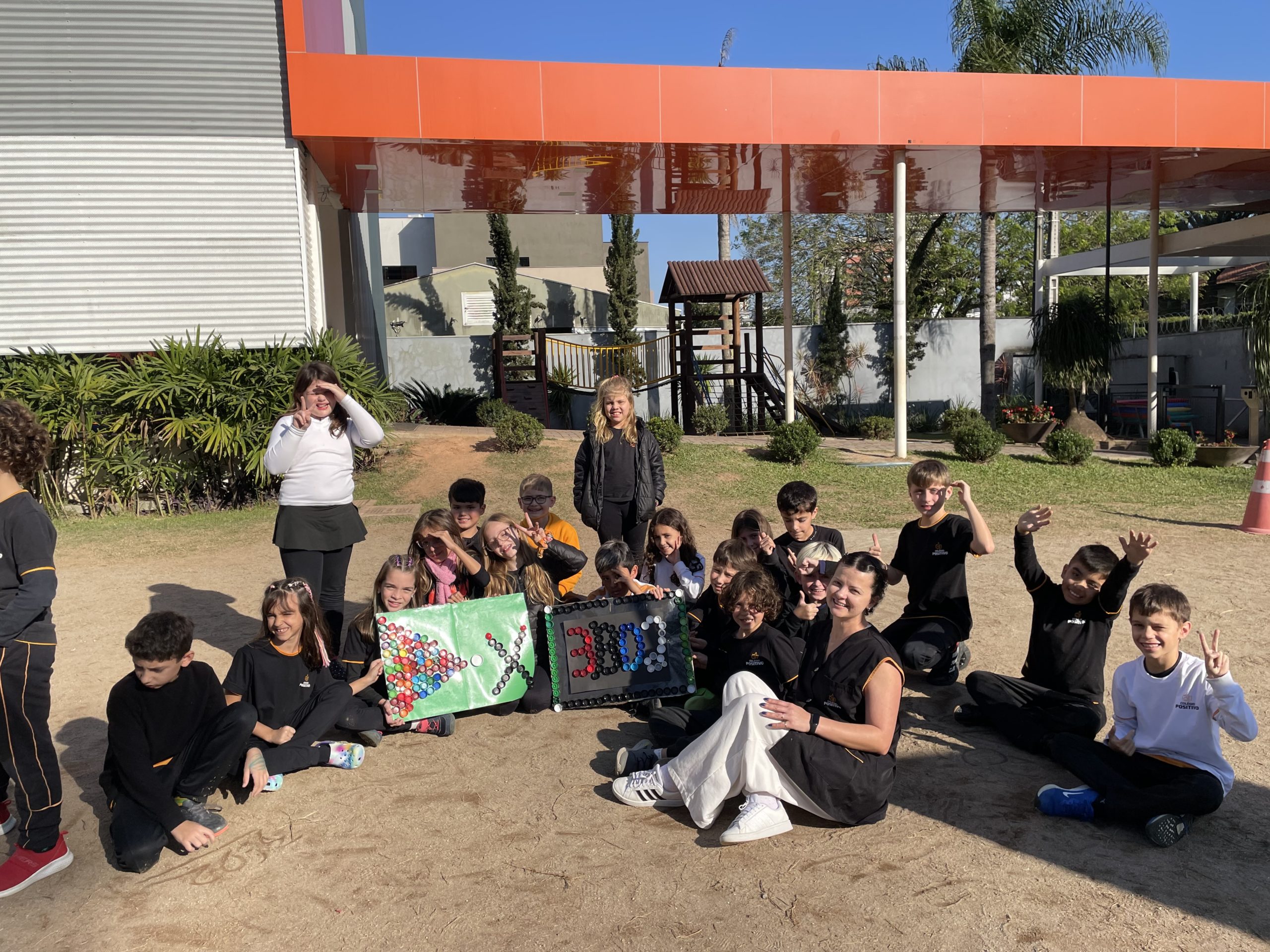 Celebração do 100th Day of School: uma jornada de aprendizado e solidariedade
