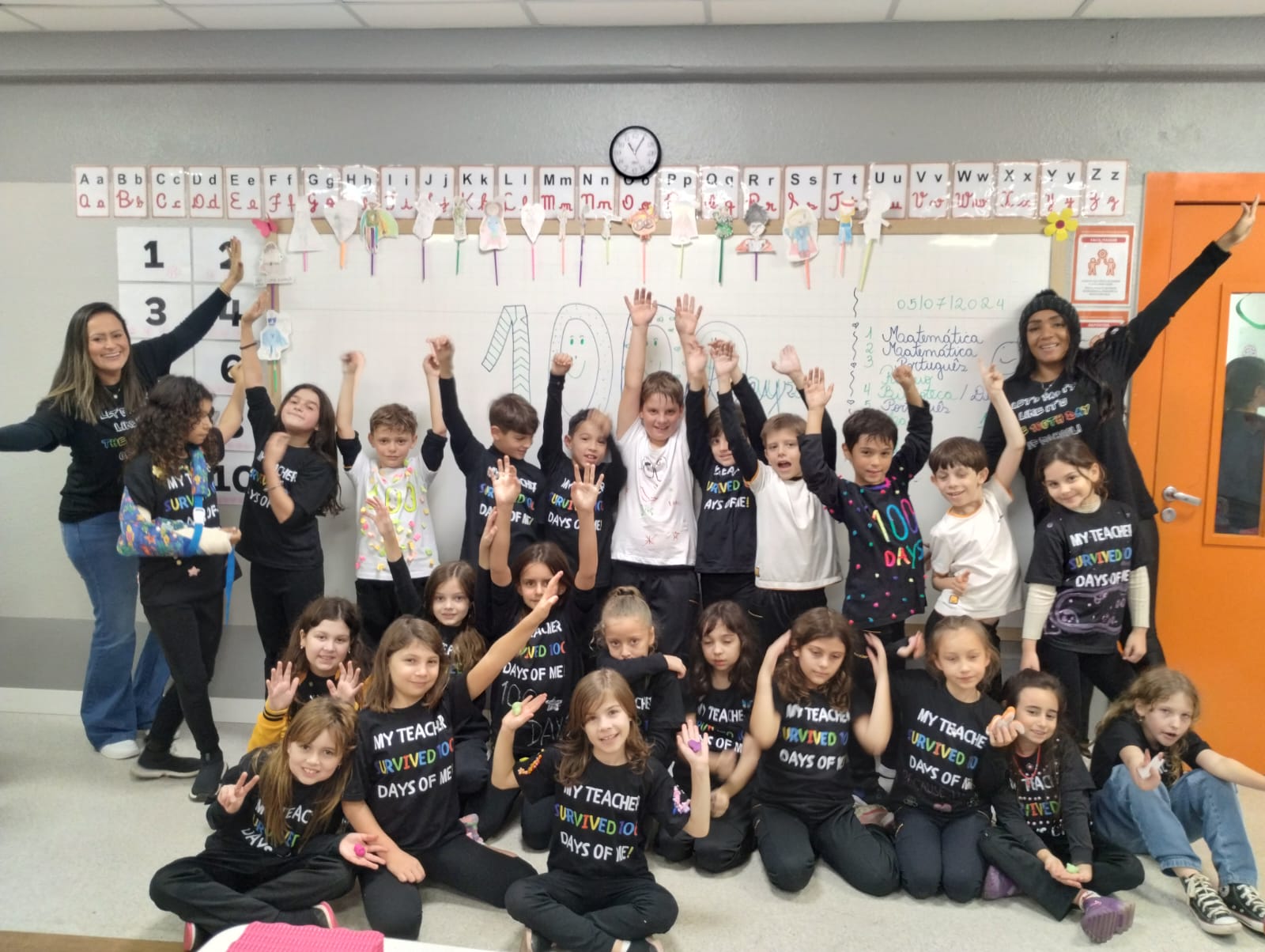 Celebração do 100th Day of School: uma jornada de aprendizado e solidariedade