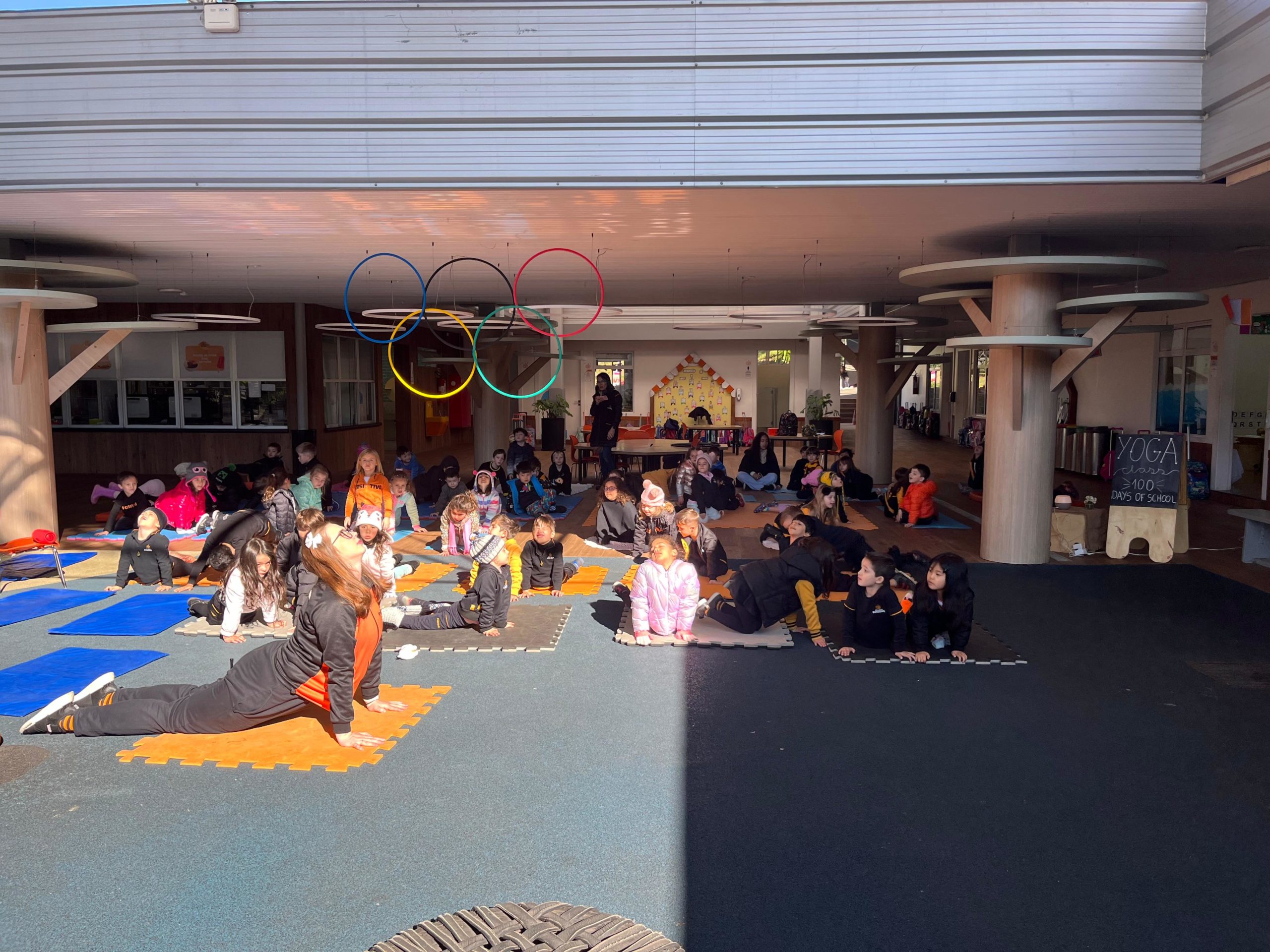 Celebração do 100th Day of School: uma jornada de aprendizado e solidariedade